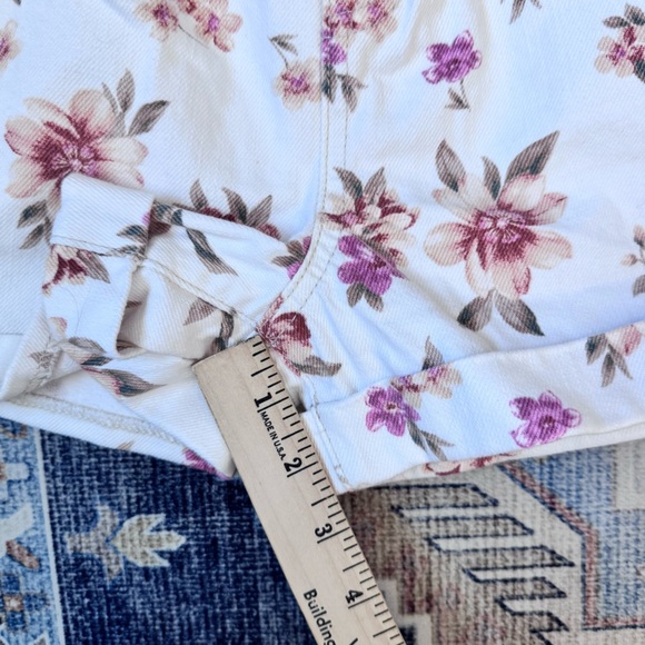 American Eagle White Floral Denim Mom Shorts Women’s Size 4 100% Cotton - Picture 16 of 16